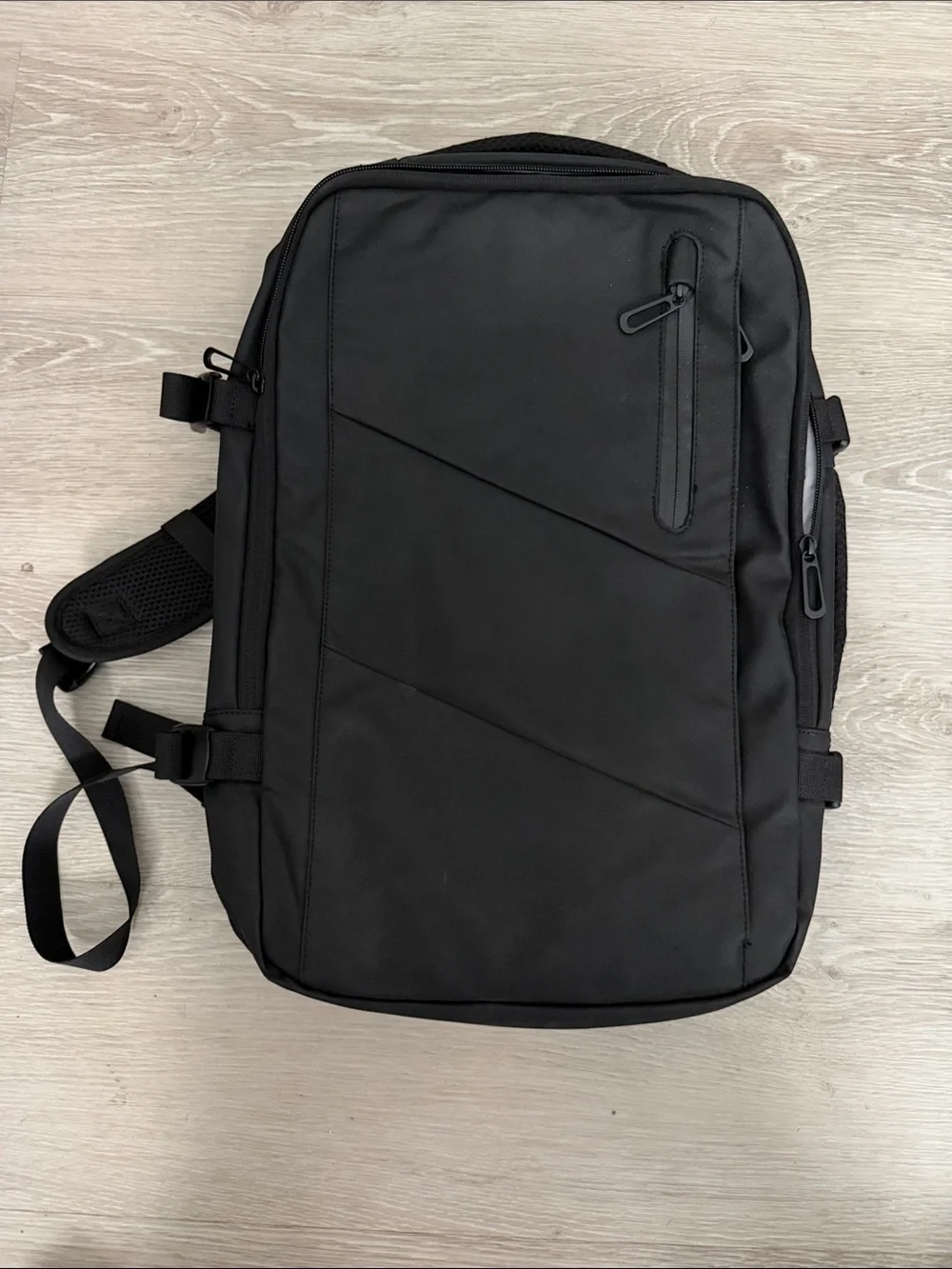 Sleek Black Men's Everyday Backpack - Organized Carry